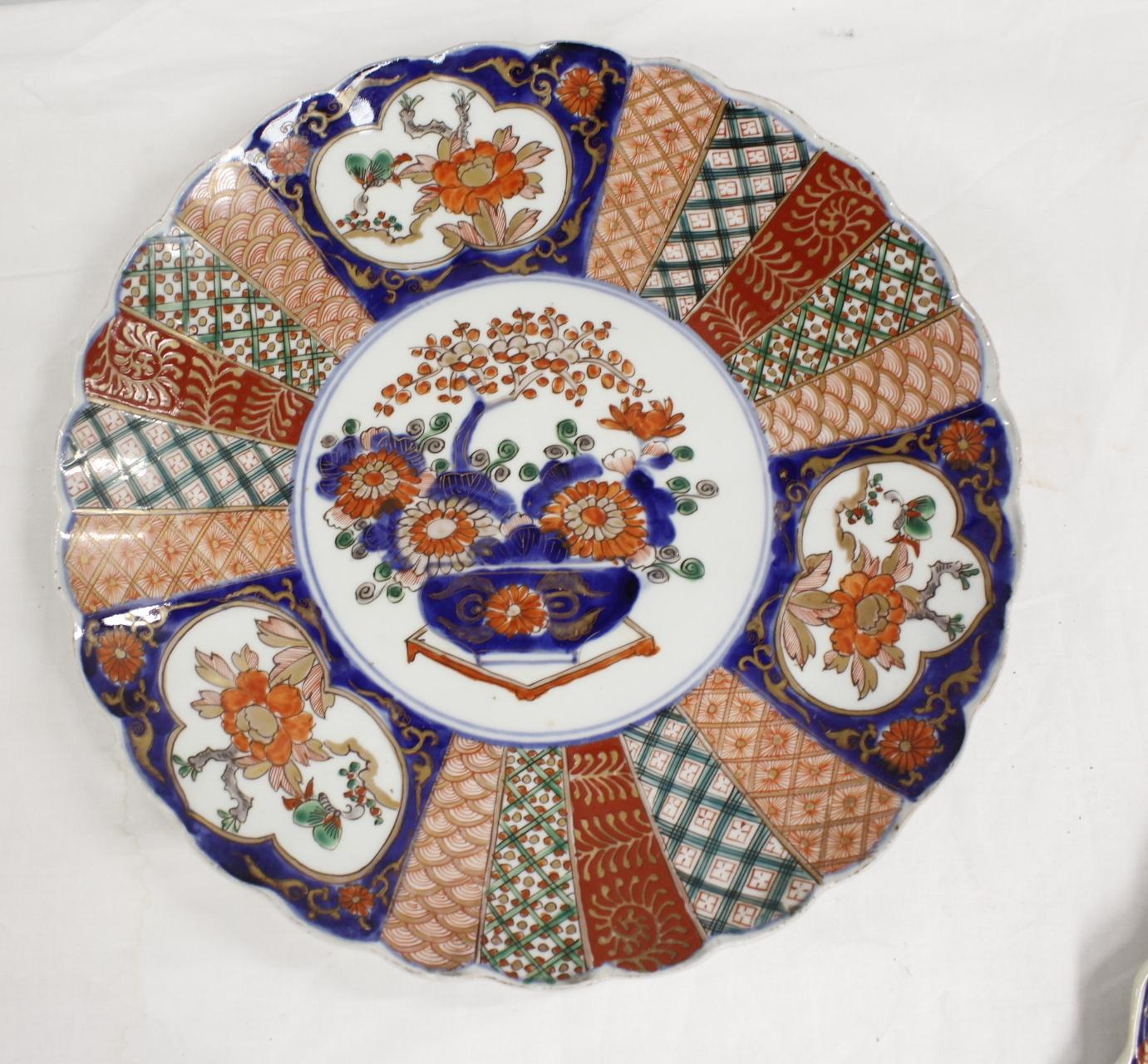 Japanese Imari circular charger and another of fan shape (2) - Image 2 of 5