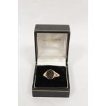 9ct gold signet ring with oval bloodstone. 6g