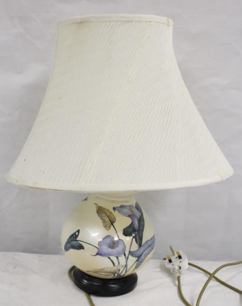 Modern table lamp, decorated with Arum Lilies, and shade 51cm (electrical testing and re wiring - Image 2 of 2