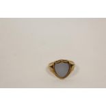Victorian gold signet ring with shield shaped sardonyx, probably 15ct.3.9g