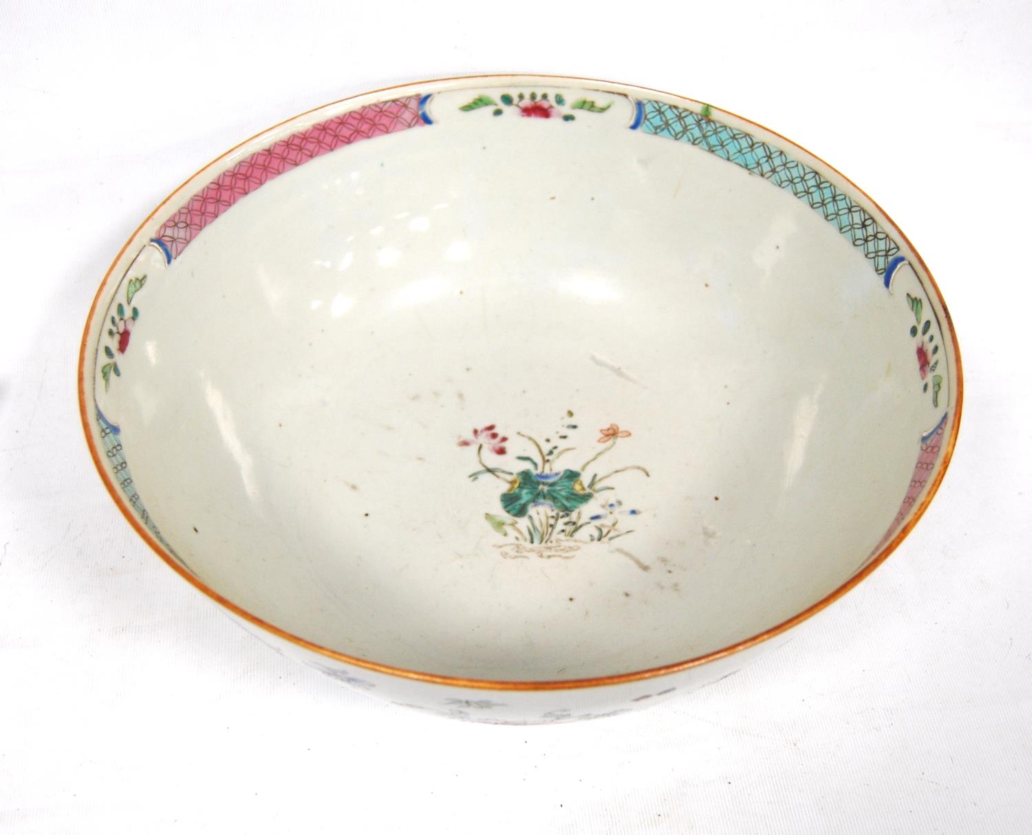 19th century Canton famille rose punch bowl decorated with chrysanthemums with a pink and blue - Image 2 of 6