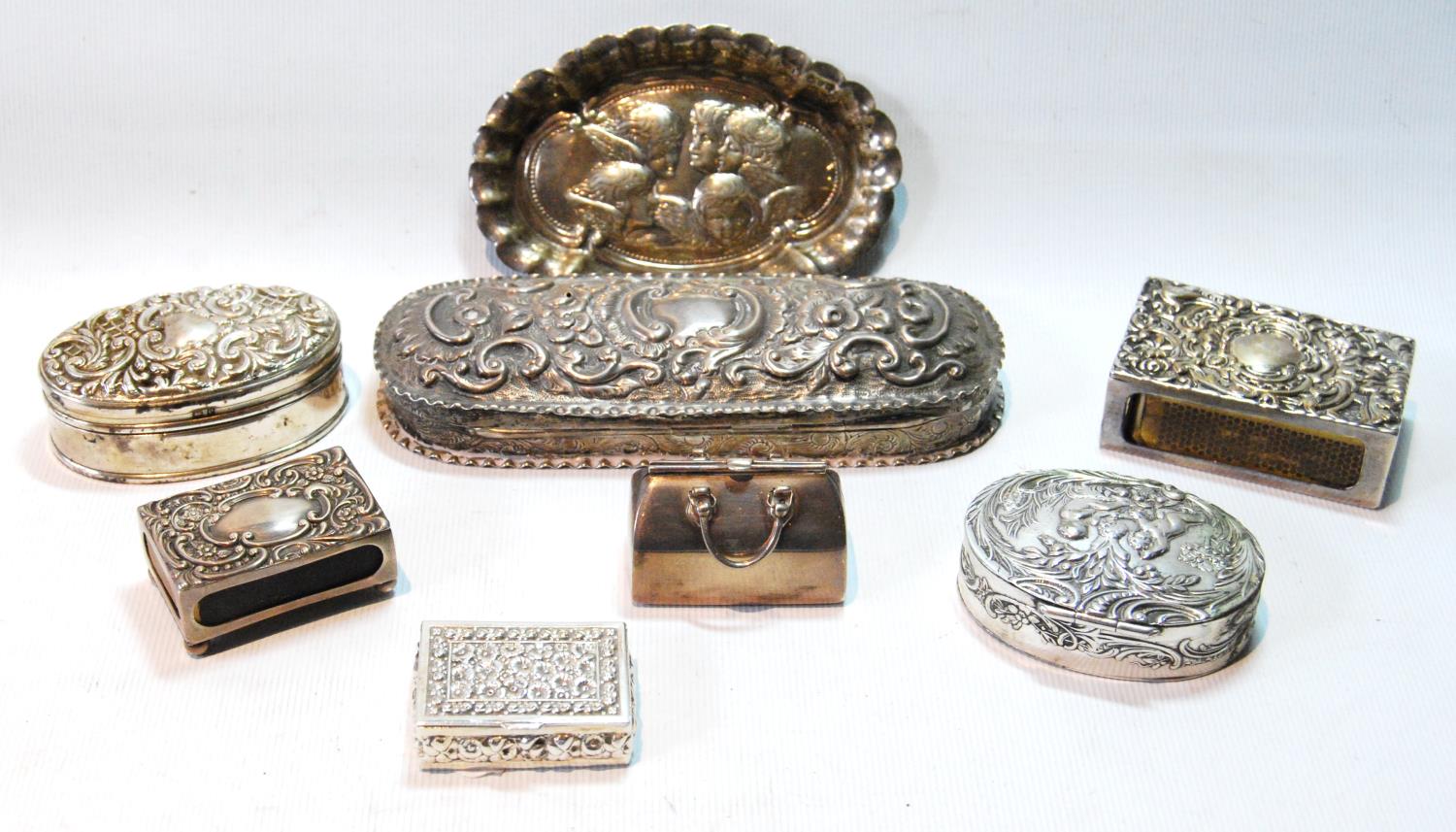 Silver oval box with embossed lid, Birmingham 1902, and seven similar items, 10oz.  (8)