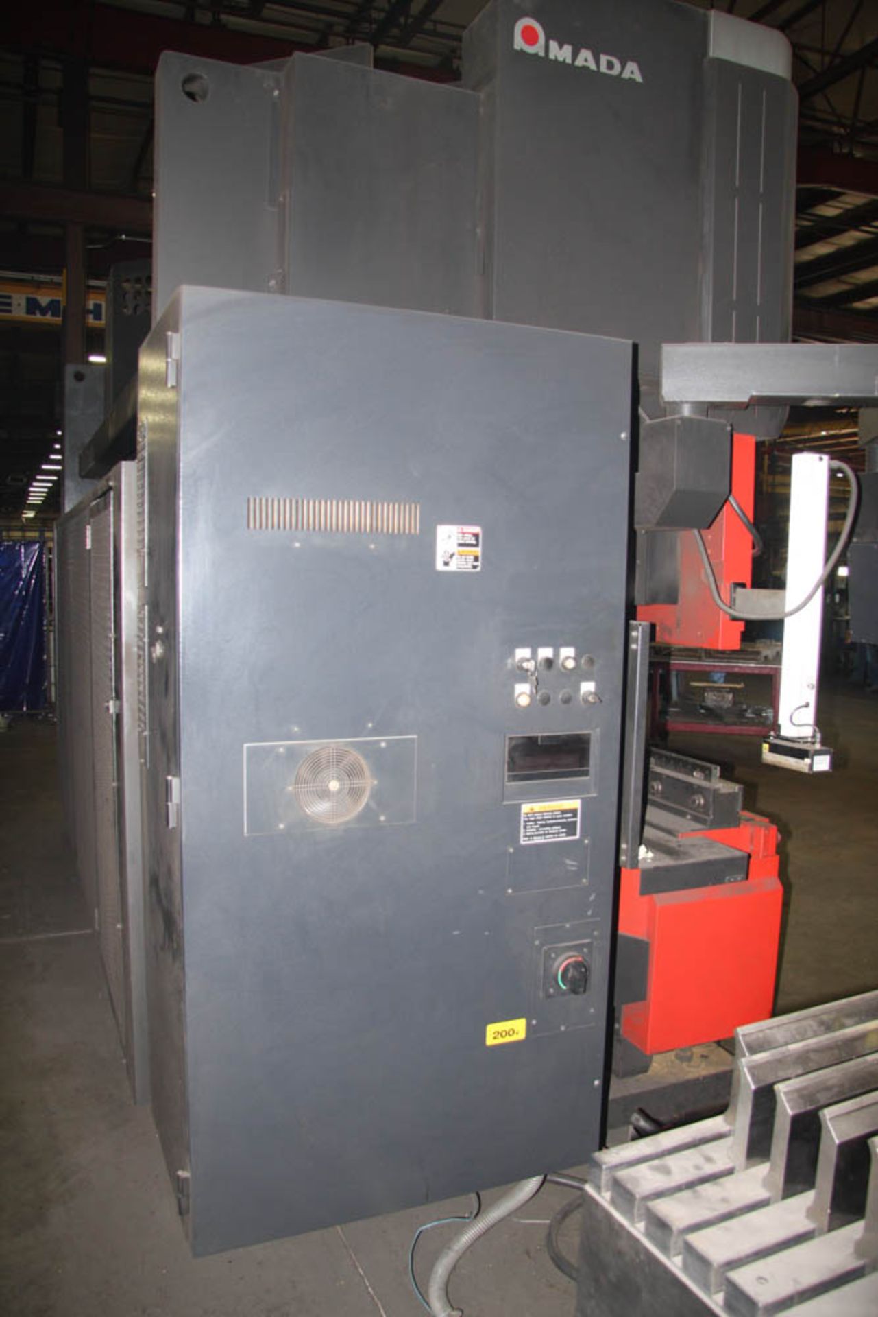 2013 242 US TON X 168.5" AMADA MDL. HDS-2204HT CNC PRESS BRAKE, 8-AXIS, AMNC PC PENDANT CONTROL - Image 7 of 14