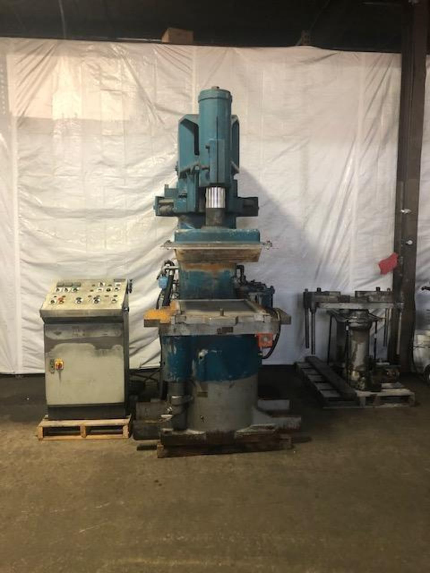 BMM MODEL QJS 222 MOLDING MACHINE S/N DH11259 WITH OMROM SYSMAC C20 PLC CONTROLS, VERY NICE