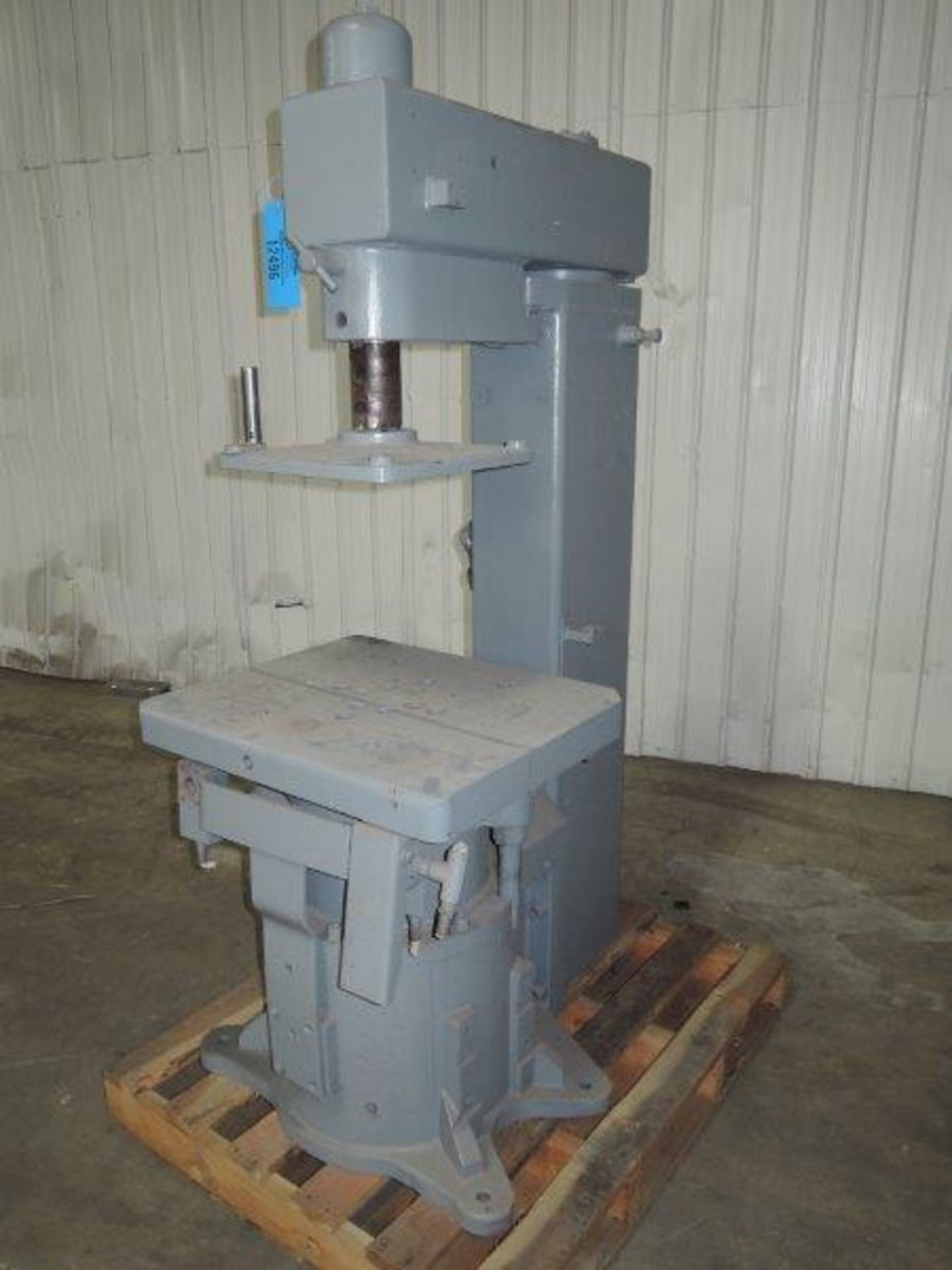 BMM MODEL QSF 210 JOLT SQUEESE MOLDING MACHINE S/N DH-7540, MODEL V-2669 [WALTON HILLS, OH]