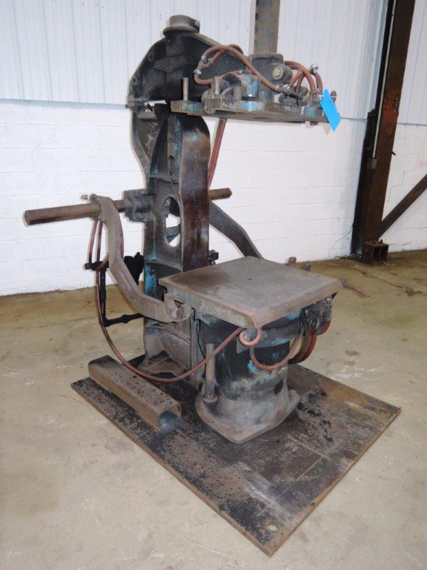 Osborn model 3161-12 rotolift molding machine s/n 14887-f without matchplate handler (this machine