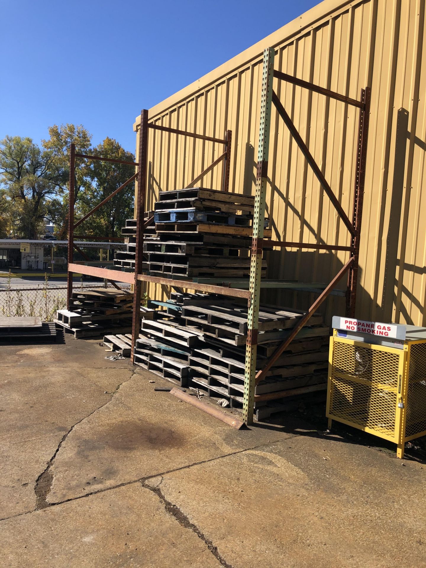 11 -SECTIONS OF HEAVY DUTY PALLET RACKING APPROX. 8' X 4' X 10' HIGH (NO CONTENTS) [WALTON HILLS, - Image 3 of 3