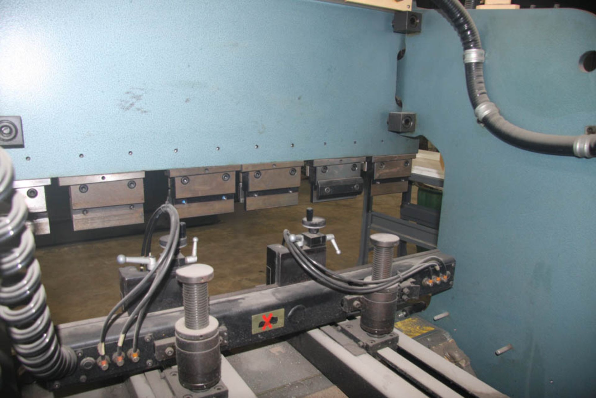 25 TON X 47.3" AMADA RG-25 PRESS BRAKE, W/ 49.3" MAX BENDING LENGTH, 40.2" BETWEEN HOUSING, 7.88" - Image 5 of 9