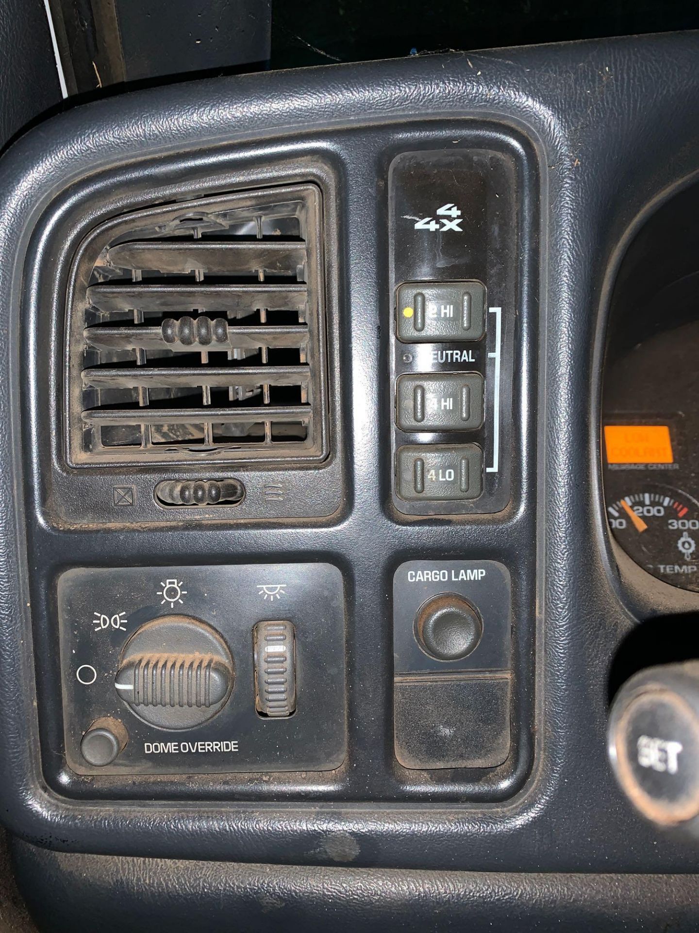 2002 GMC Sierra 4x4 Pickup Truck - Image 14 of 16