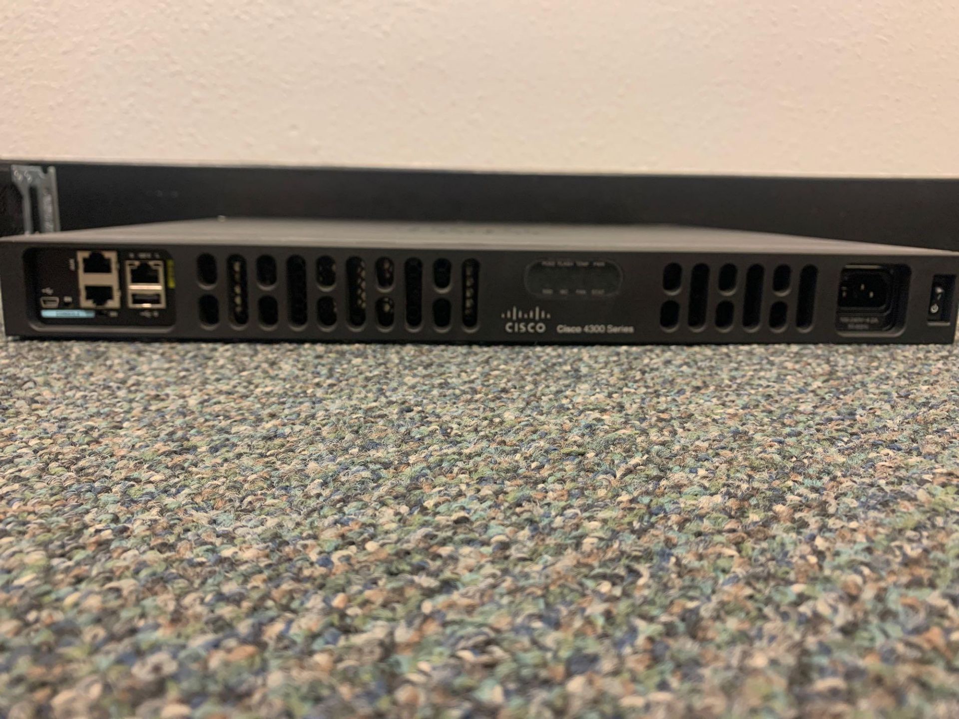 Cisco ISR4331 Integrated Services Router