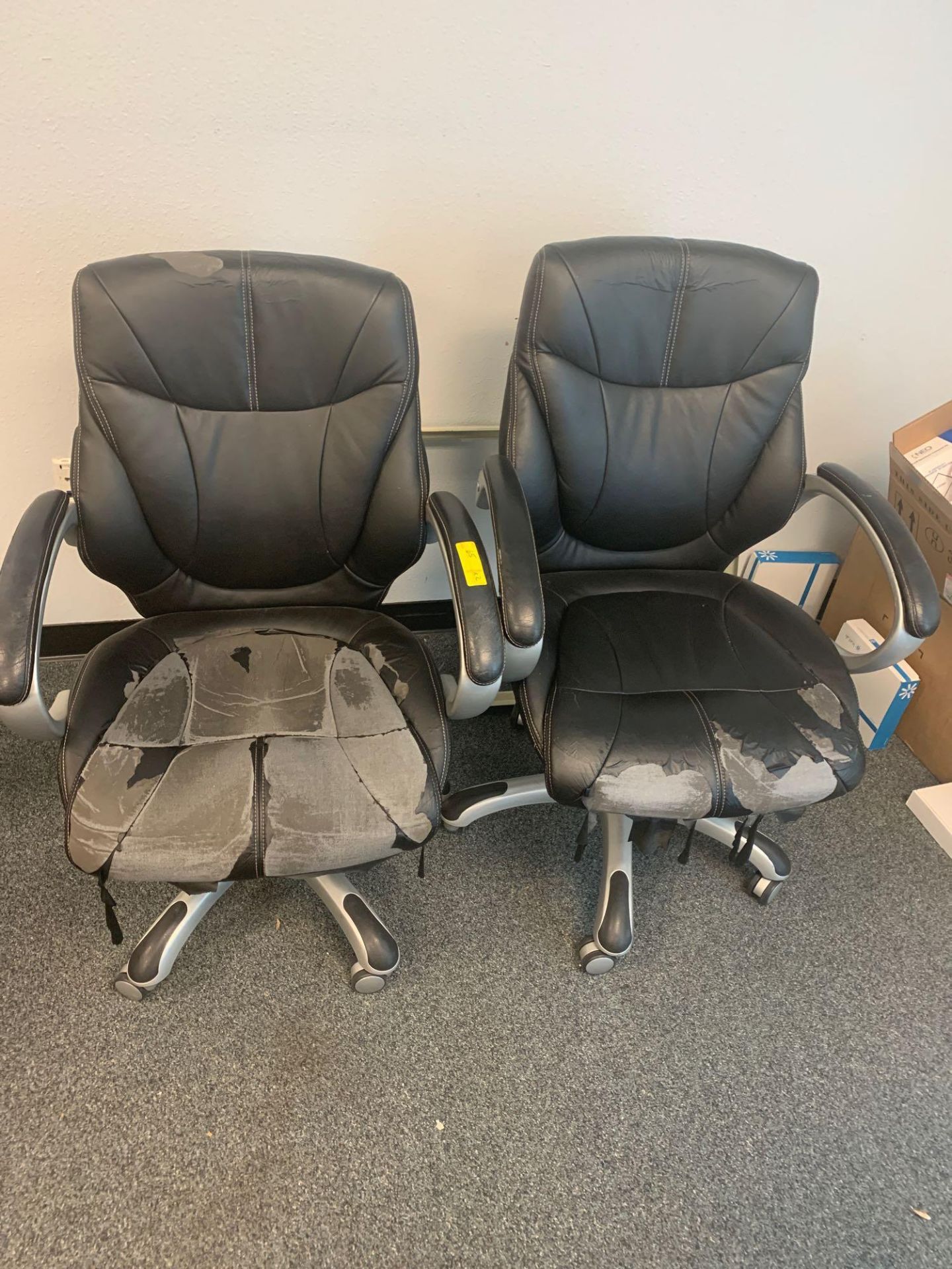 Armed Rolling Task Chairs