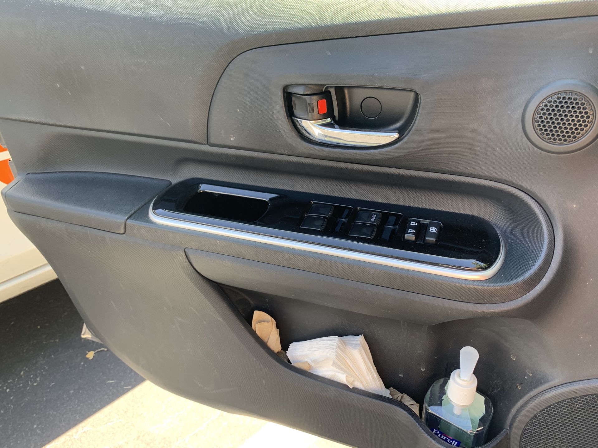 2015 Toyota Prius C, Auto Transmission, L4 1.5 Liter, DOHC 16V, AM/FM CD, Cruise, AC, Power Doors - Image 14 of 15