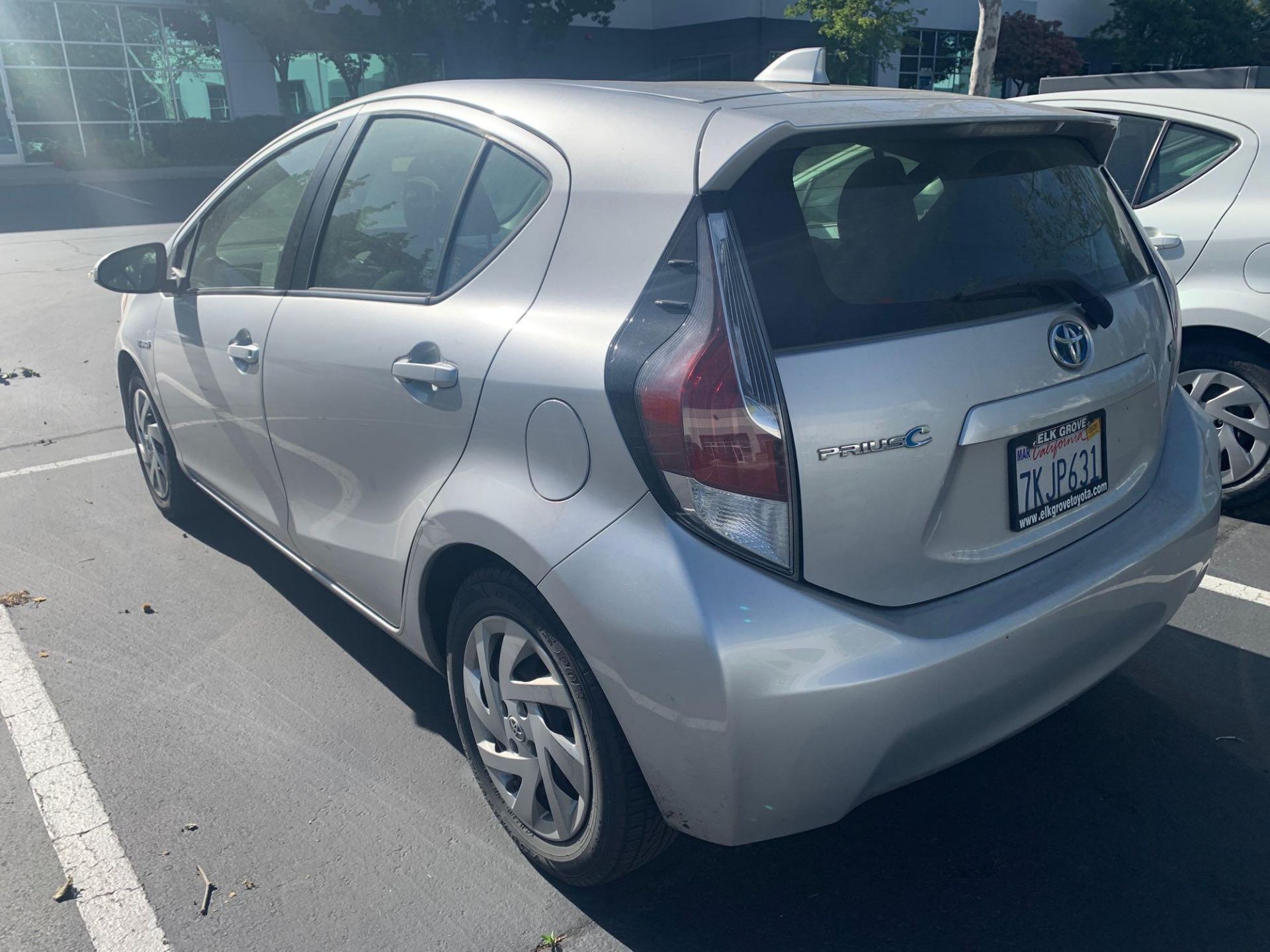 2015 Toyota Prius C, Auto Transmission, L4 1.5 Liter, DOHC 16V, AM/FM CD, Cruise, AC, Power Doors - Image 4 of 15