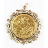 A Victorian sovereign in pendant mount, dated 1900, set to a 9ct gold moulded acorn and oak leaf