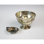 A Victorian silver rose bowl, Edward Barnard & Sons Ltd, London 1896, the half reeded circular