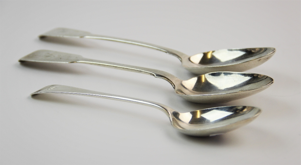 A William IV silver fiddle pattern table spoon, William Chawner II, London 1832, with a Victorian - Image 2 of 3