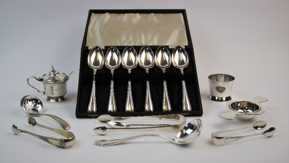 A selection of silver and silver coloured items, to include, a pair of George III silver sugar nips, - Bild 3 aus 3