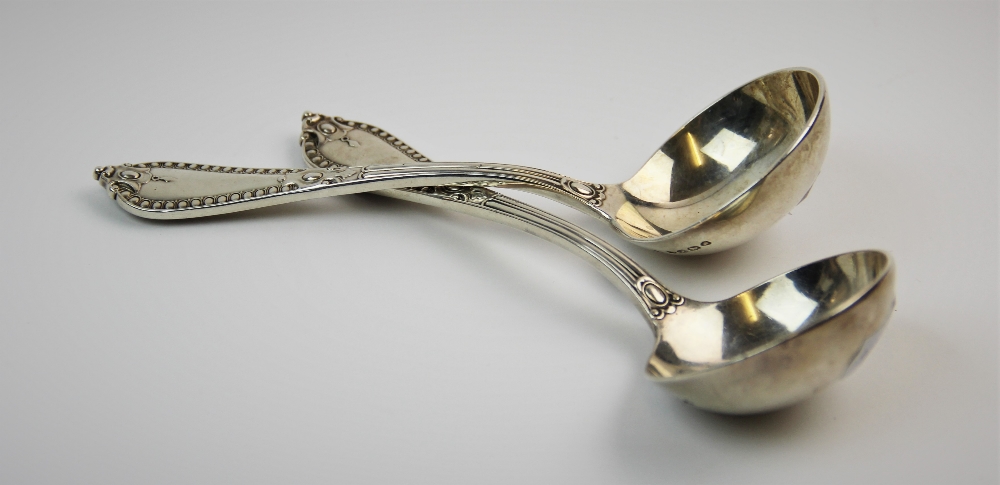 A pair of Victorian silver ladles, Goldsmiths' Alliance Ltd, London 1888, with plain polished bowls, - Bild 2 aus 2