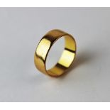 A 22ct yellow gold band, Birmingham 1992, weight 6.1gms