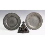 A late 19th century cast iron Daniel Lambert inkwell, modelled eating seated, 15.5cm long, with