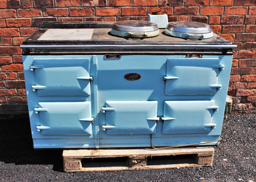 A mid 20th century pale blue Aga, the black top with two chromed hinged hob covers above a chromed - Bild 4 aus 5