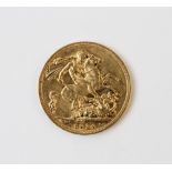 A George V gold sovereign, dated 1914, weight 8.0gms