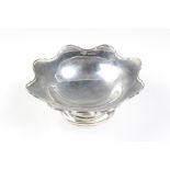 A George V silver pedestal bowl, Docker & Burn Ltd, Birmingham 1923, with cast cusped rim, 16cm