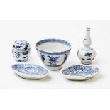 A selection 18th century and later Chinese blue and white porcelain, to include a gourd vase, 6.