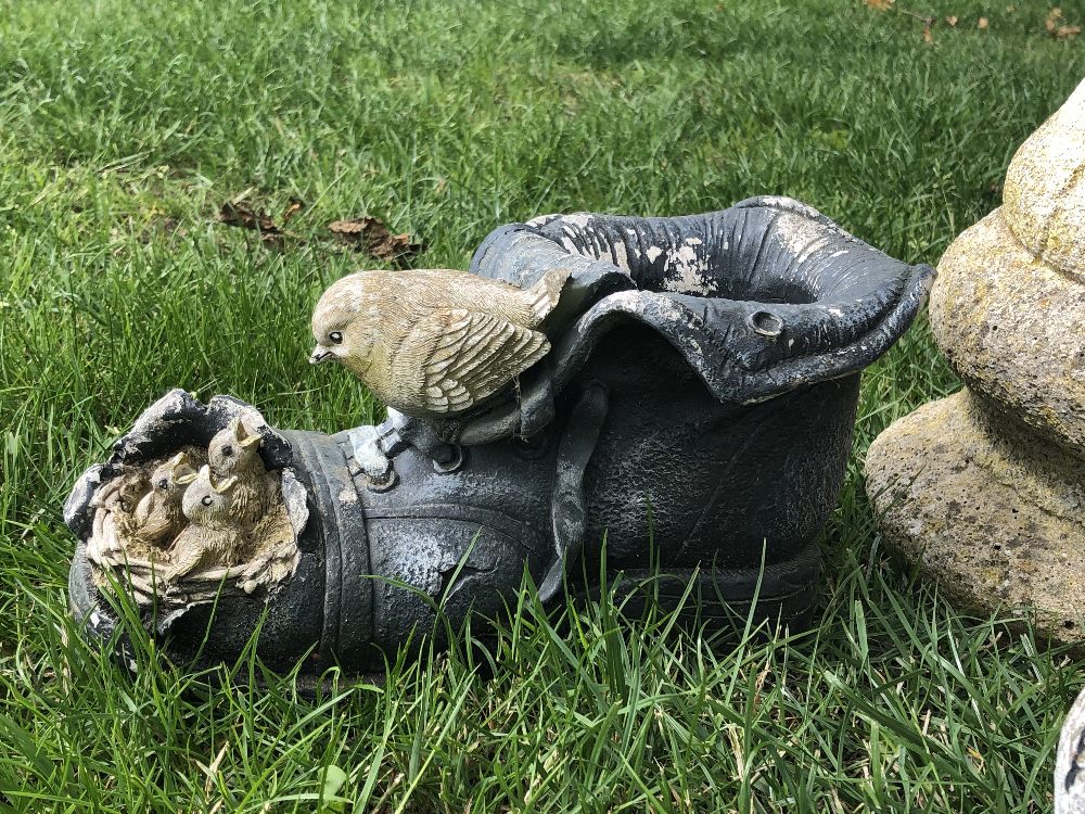 Four garden ornaments to include, a bird feeding her young in a boot, 15cm high, a Yorkshire - Bild 4 aus 5