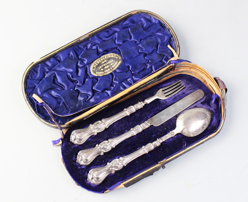 A cased Victorian silver three piece christening set, Hilliard & Thomason, Birmingham 1897,