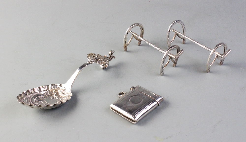 Hunting Interest: A pair of Victorian silver knife rests, Birmingham 1899, designed as riding