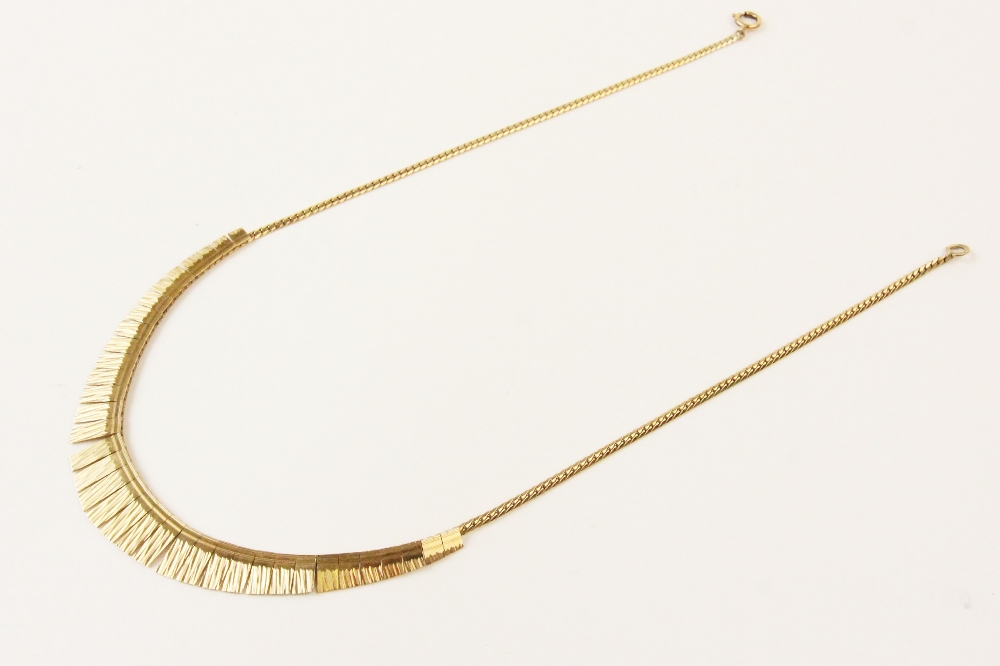 A 9ct gold fringed collarette, the tapering fringe drop with engine turned decoration, measuring