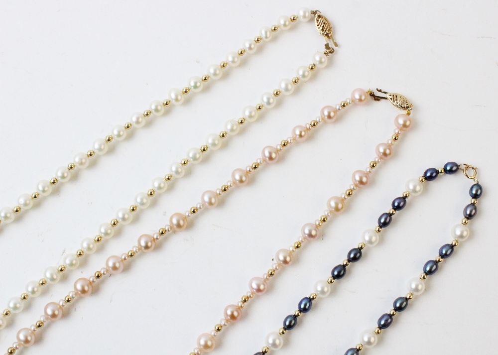 A collection of cultured pearls, to include, a 'chocolate' pearl choker, comprising a single row - Image 3 of 3