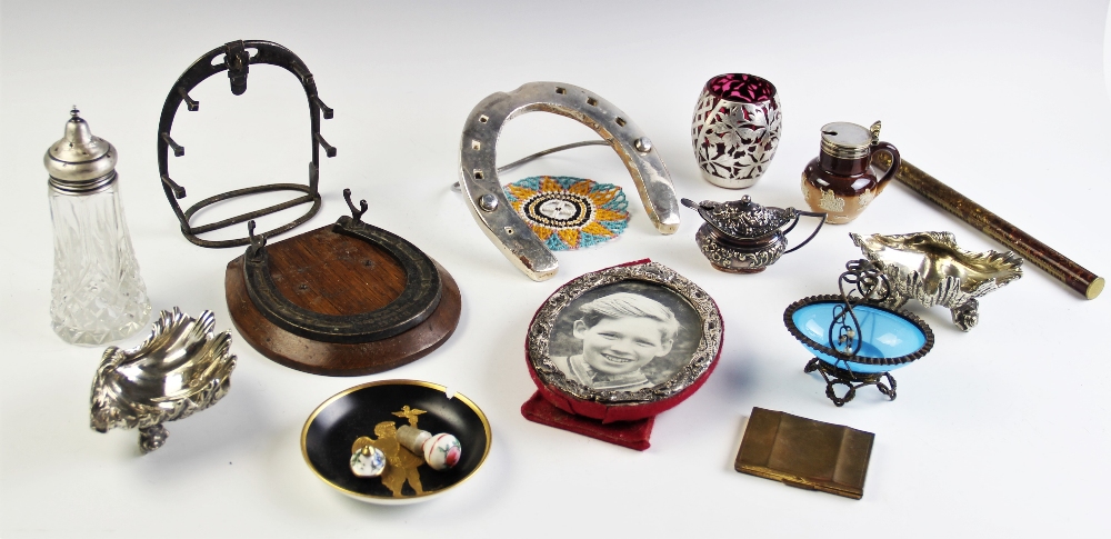 A selection of objects of virtue, to include, a silver photo frame, a silver mounted cut glass - Bild 2 aus 3