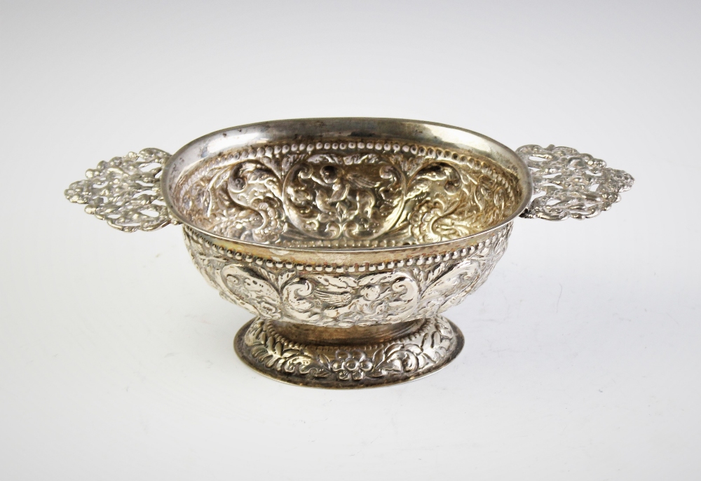 A Dutch silver brandy bowl, of oval form with cast pierced handles on domed foot, elaborately - Bild 2 aus 3