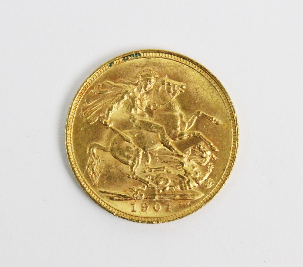 A Victorian gold sovereign, dated 1901, 8gms