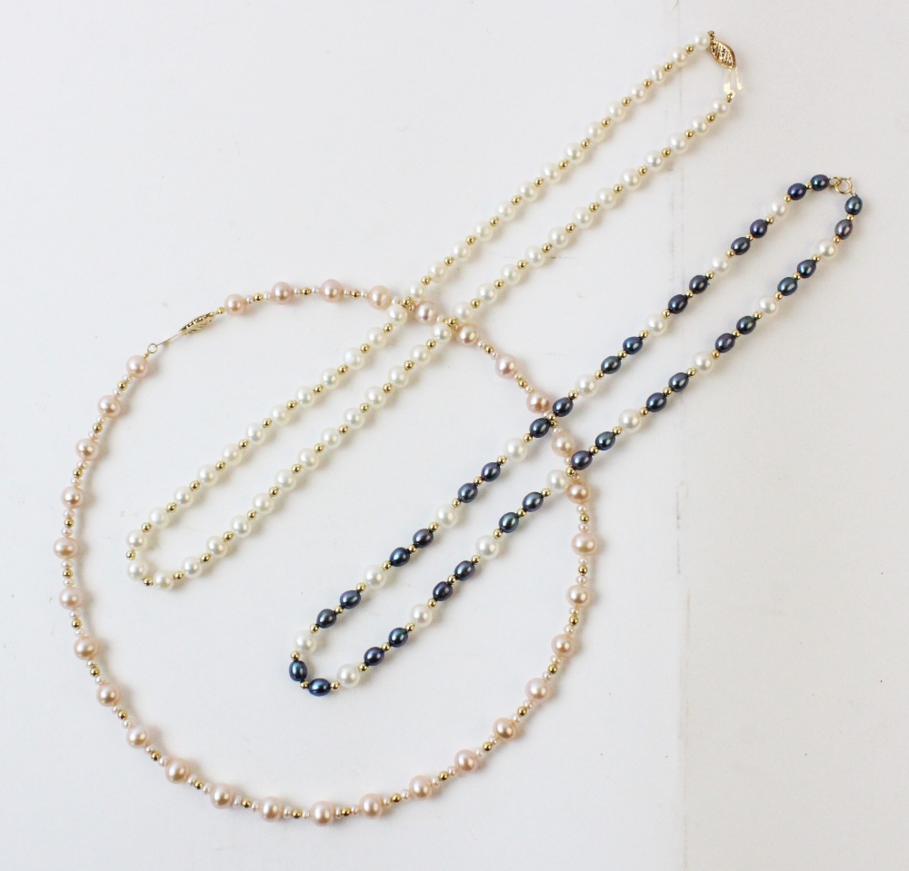 A collection of cultured pearls, to include, a 'chocolate' pearl choker, comprising a single row - Image 2 of 3