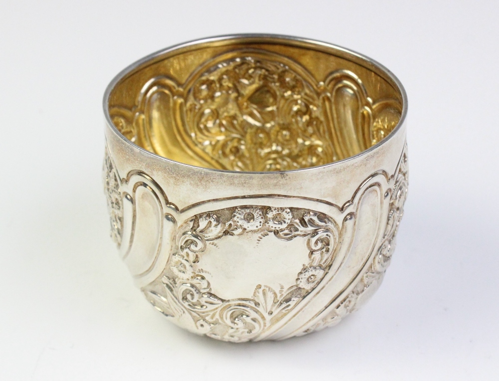 A Victorian silver sugar bowl by Goldsmiths & Silversmiths Co, London 1895, the exterior panels with - Image 2 of 3
