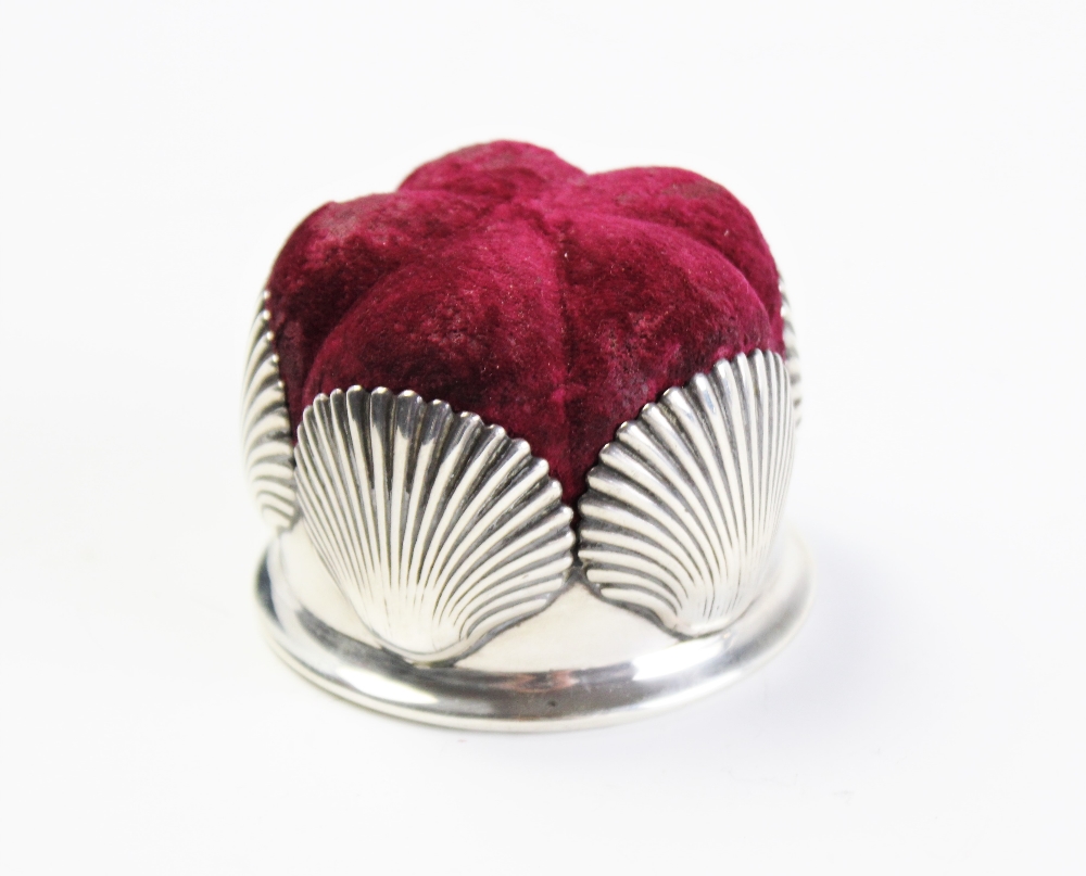 A Victorian silver pin cushion by Horace Woodward & Co, London 1888 - Image 2 of 3