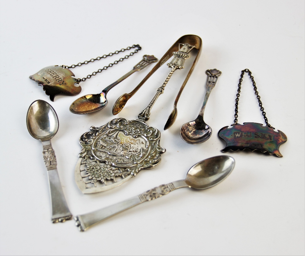 A pair of Danish silver teaspoons, 'PF' with decorative terminal, stamped '830 S', with a Dutch - Bild 2 aus 2