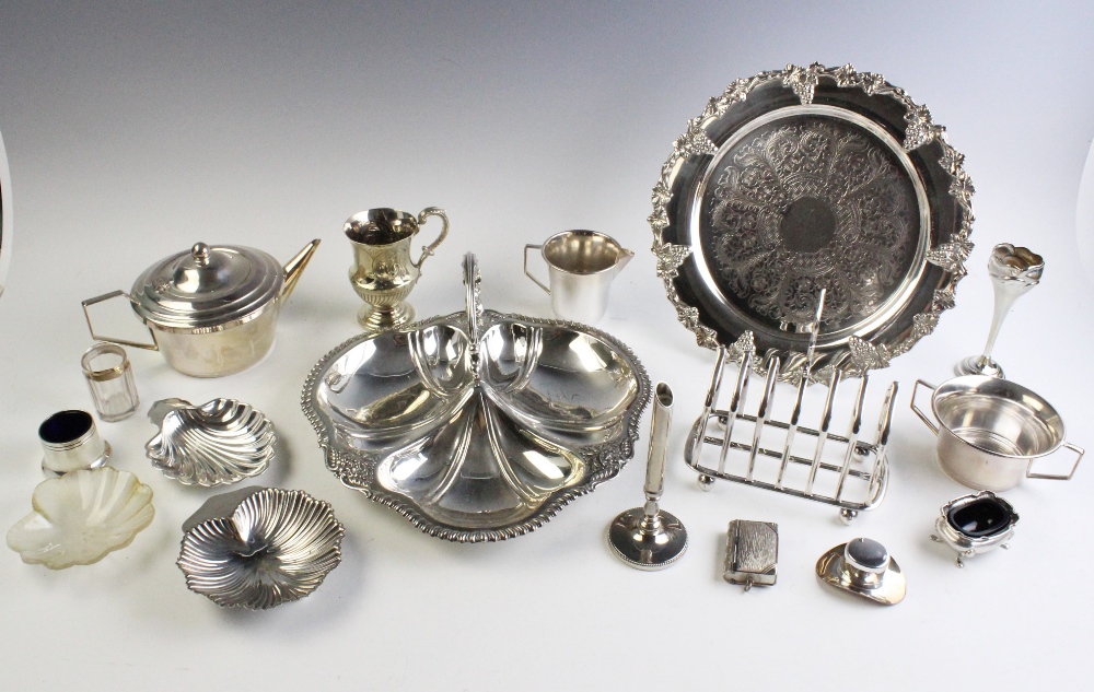 A large quantity of silver plated tableware, to include, a boxed set of fish knives and forks, six - Image 2 of 2