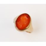 A 9ct gold intaglio set ring, the central oval shaped carnelian engraved with the silhouette of a