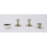 A pair of weighted silver candle holders by W I Broadway & Co, Birmingham 1994, each 5.8cm high,