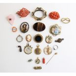 A selection of Victorian and later jewellery, to include three 9ct gold picture pendants, an