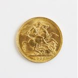 An Edward VII gold sovereign dated 1909, weight 7.99gms