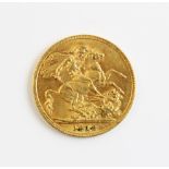 A George V gold sovereign dated 1913, weight 8.01gms