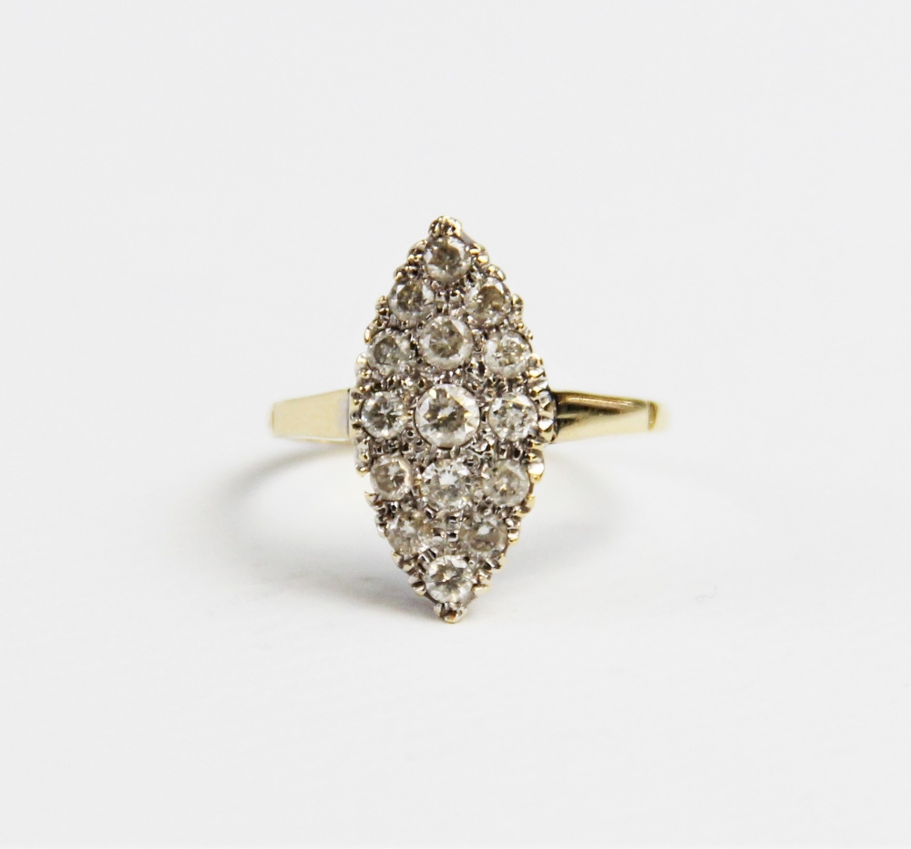 A diamond and 18ct gold marquise cluster ring, comprising fifteen round brilliant cut diamonds, - Bild 3 aus 4