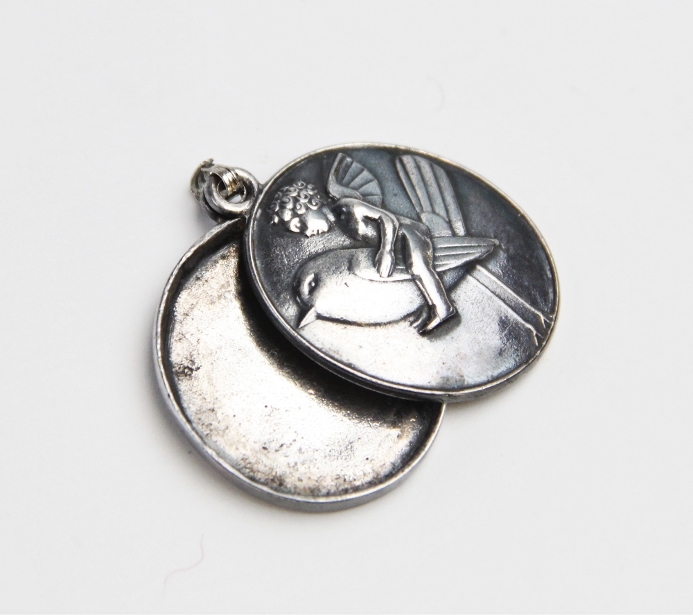 A Berthold Loffler for Wiener Werkstatte silver coloured locket pendant, of oval form decorated with - Bild 2 aus 2