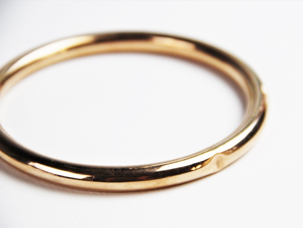 A 9ct gold tubular slave bangle by S Ward & Sons, Chester 1920, 9cm diameter, weight 16.7gms - Image 3 of 3