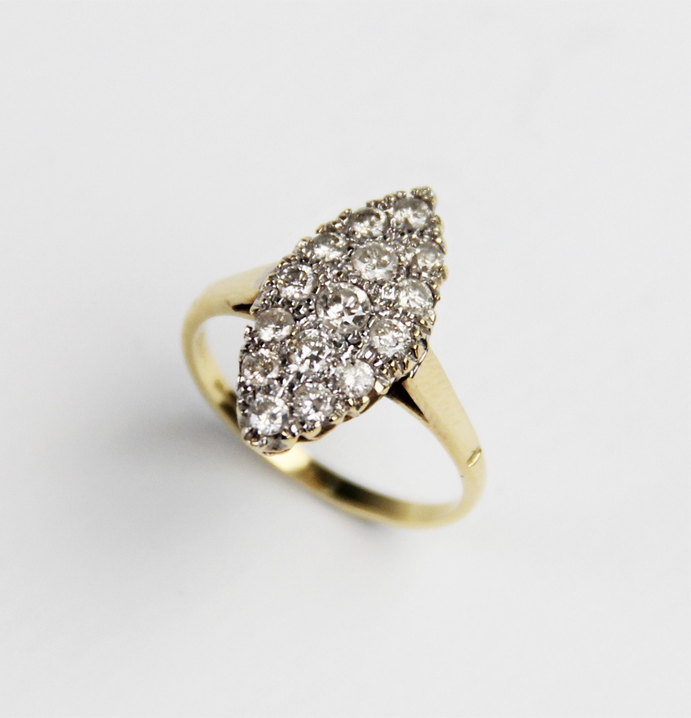 A diamond and 18ct gold marquise cluster ring, comprising fifteen round brilliant cut diamonds, - Bild 2 aus 4